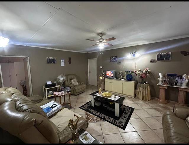 5 BEDROOM HOUSE FOR SALE IN PRIMROSE
